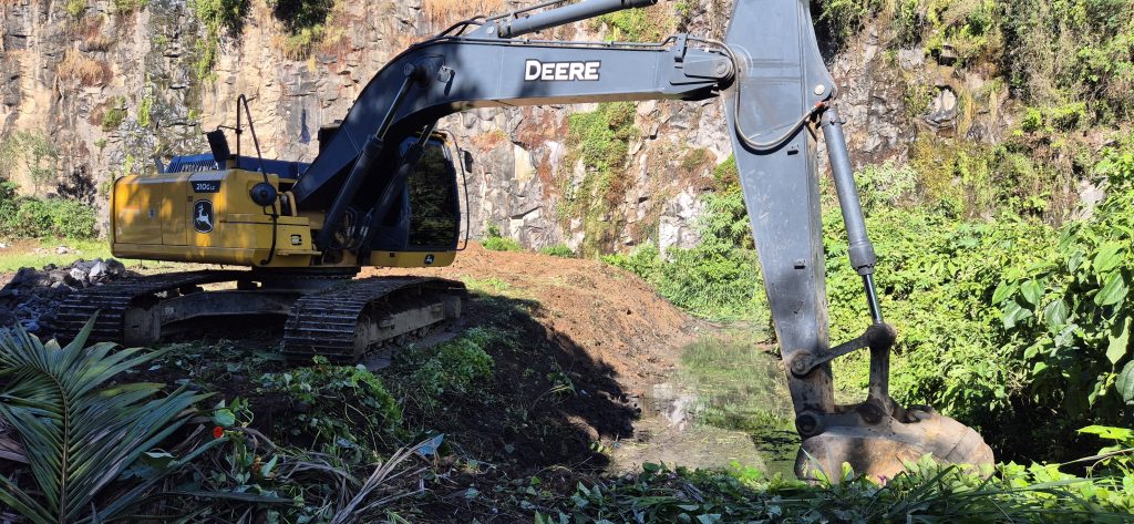 Prefeitura de Caxias do Sul executa obra preventiva de drenagem em área de antiga pedreira no Loteamento Portinari