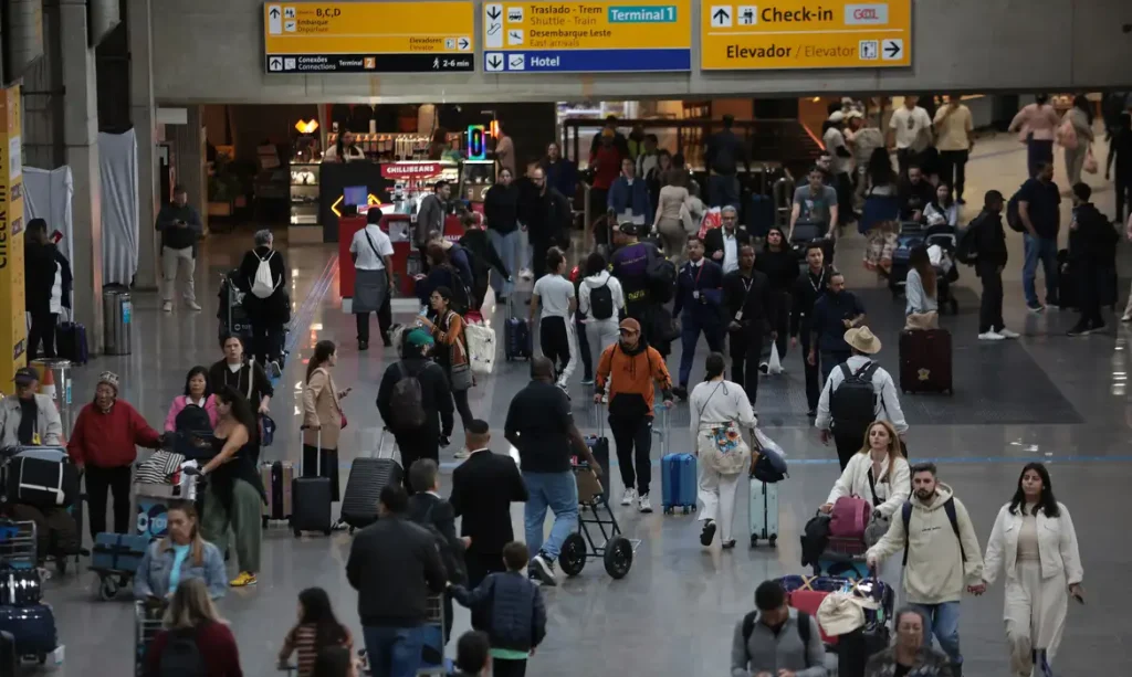 Feriado de Tiradentes aumenta fluxo de passageiros em aeroportos