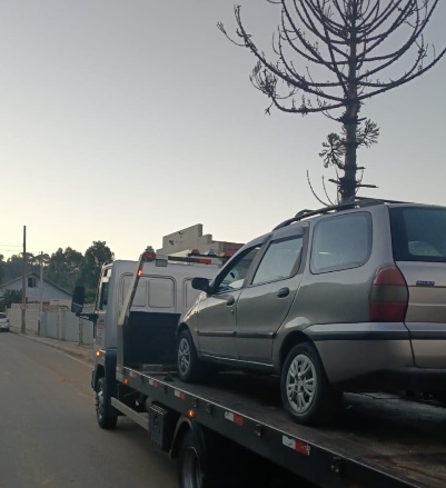 Fiscalização da Secretaria de Trânsito de Caxias do Sul flagra transporte escolar clandestino
