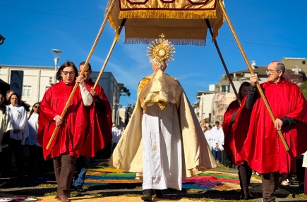 Mais de 14 mil fiéis participam da celebração de Corpus Christi em Flores da Cunha na manhã desta quinta
