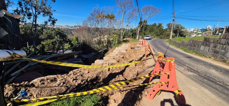 Secretaria de Obras de Caxias do Sul avança na construção de contenção para estabilizar trecho da Avenida dos Girassóis