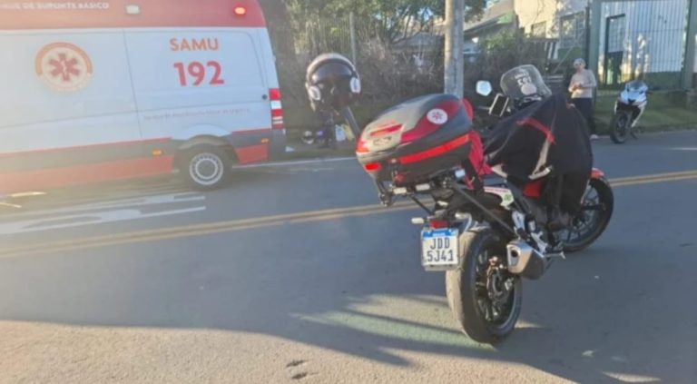 Colisão entre caminhonete e duas motos deixa três feridos em bairro de Caxias do Sul