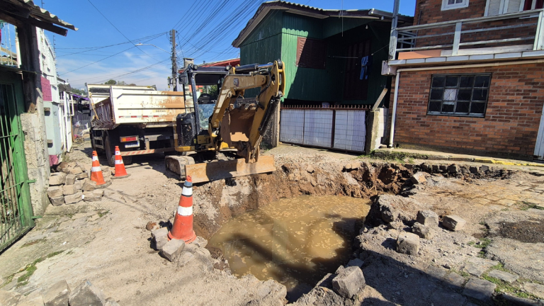 Prefeitura realiza manutenção na rede de drenagem no bairro Nossa Senhora de Fátima