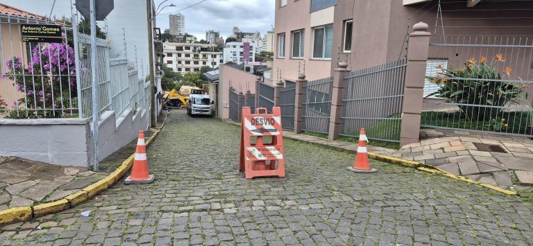 Obras de manutenção em redes de drenagem exigem bloqueios de trânsito em dois pontos de Caxias do Sul